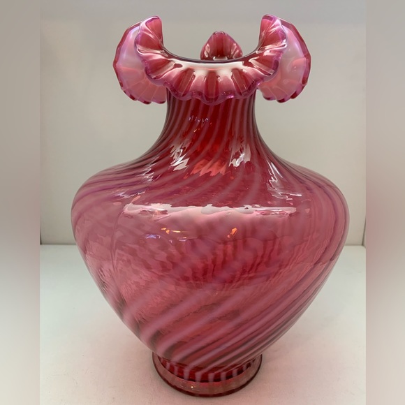 😍 Fenton Cranberry Opalescent Swirl Ruffled Large Round Vase - Picture 5 of 17